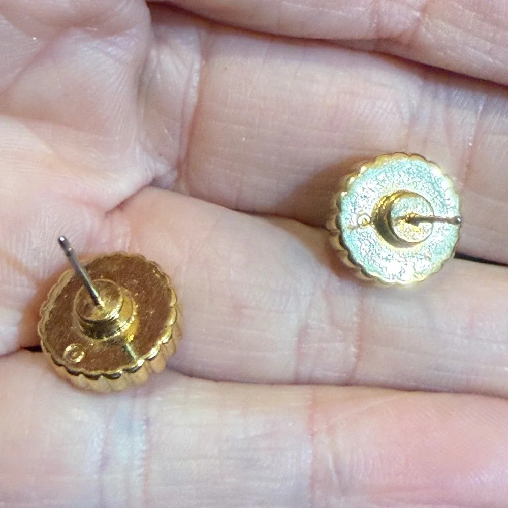 Gold Tone Faux Pearl Scalloped Round Stud Earrings Vintage Inspired Classic